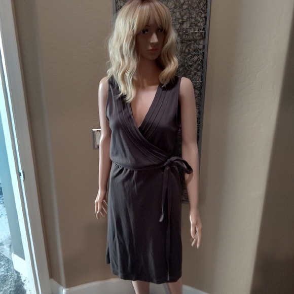 Athleta Dresses & Skirts - Athleta Olive Wrap Knit Sleeveless Dress